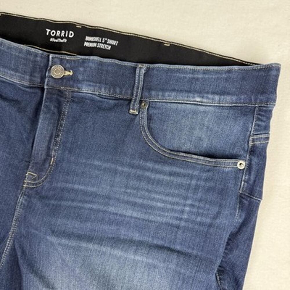 Torrid Bombshell Shorts 26 Denim 5" Inseam Stretch Bermuda Blue Womens